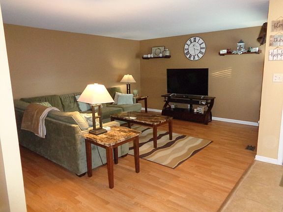 3rd image of 1037 Mohegan Ln