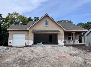 8646 Eagle Creek Dr, De Soto, KS 66018