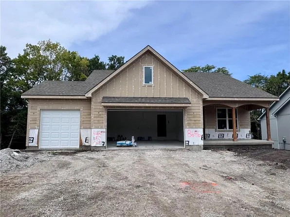 8646 Eagle Creek Dr, De Soto, KS 66018
