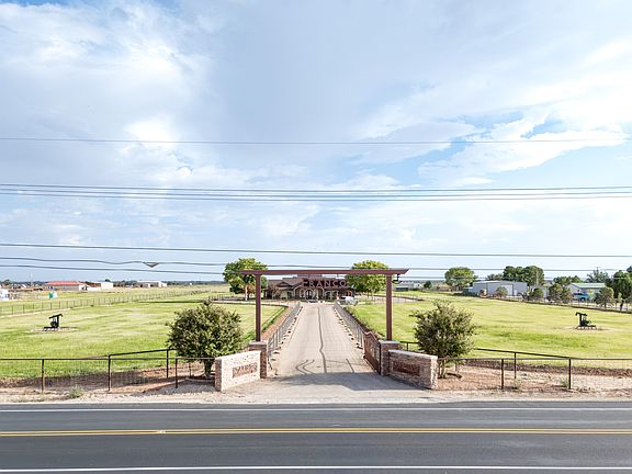4th image of 2319 E Derrick Rd