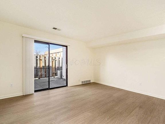 5th image of 28 King Arthur Blvd