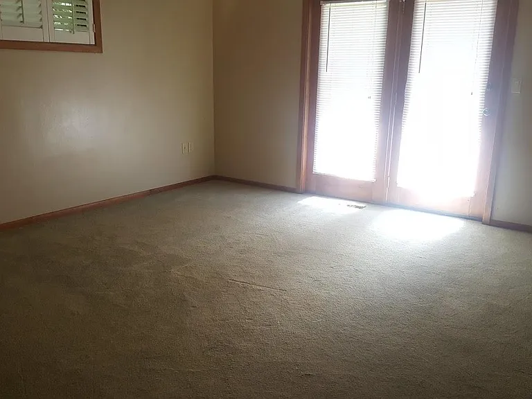 835 SE Lori Ct — Photo 9