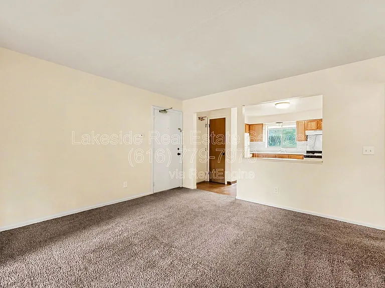 Maple Leaf Apartments — Photo 13