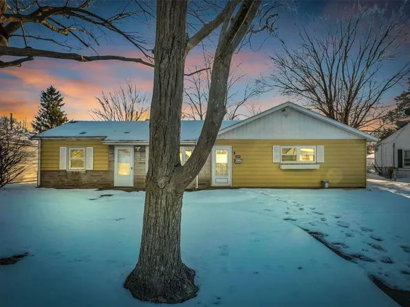 4318 Saint Regina Ln, Saint Ann, MO 63074