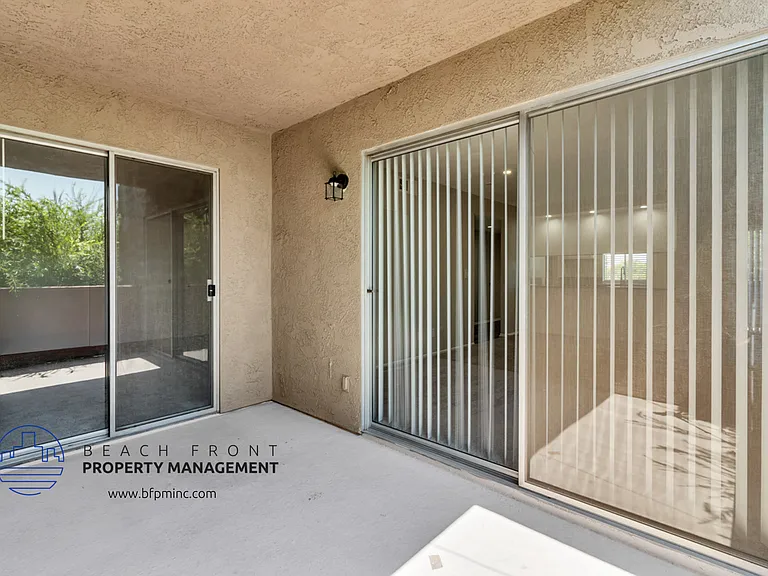 250 E Acacia St — Photo 27