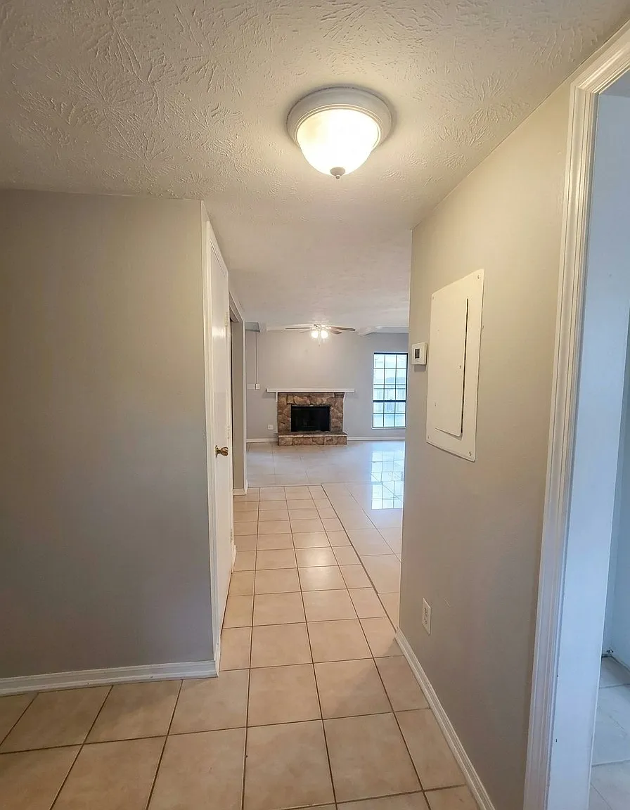 6427 Woodstone Way — Photo 2