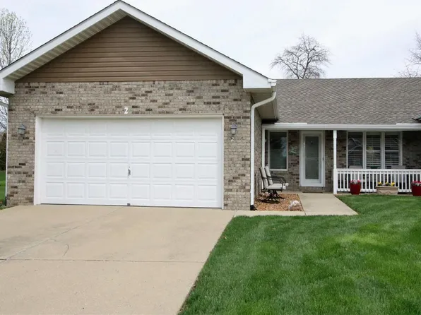 2 Arbor Ln, Glen Carbon, IL 62034