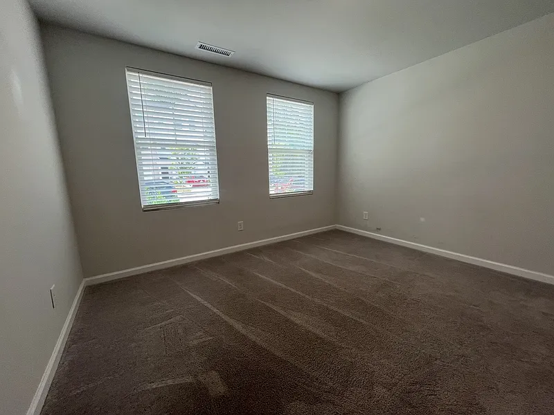 3 bed, 3.5 bath, 1699 sqft, $2,200 — Photo 2
