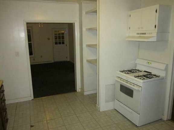 5th image of 410 W Willow St