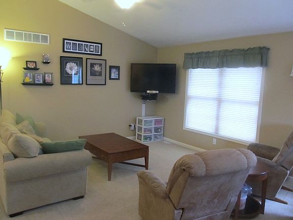4th image of 523 Clearwood Dr SE