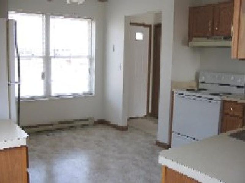 3rd image of 9 GIBSON Avenue
