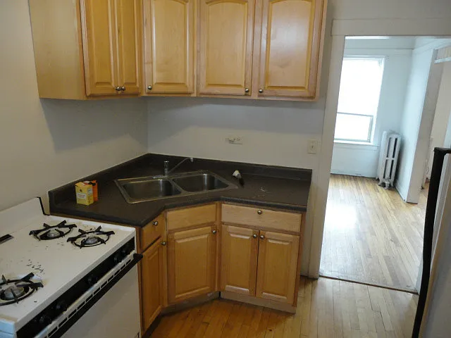 2 bed, 1.0 bath, $1,895 — Photo 2