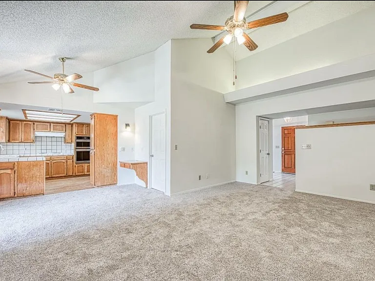 6376 N Forestiere Ave — Photo 8