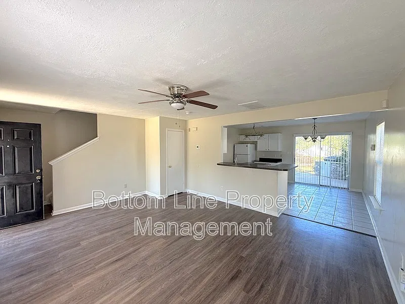 3 bed, 2.0 bath, 1445 sqft, $2,000 — Photo 4