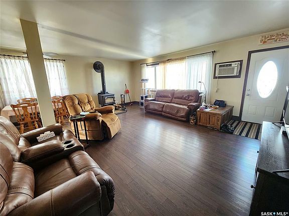 4th image of 714 Railway Ave