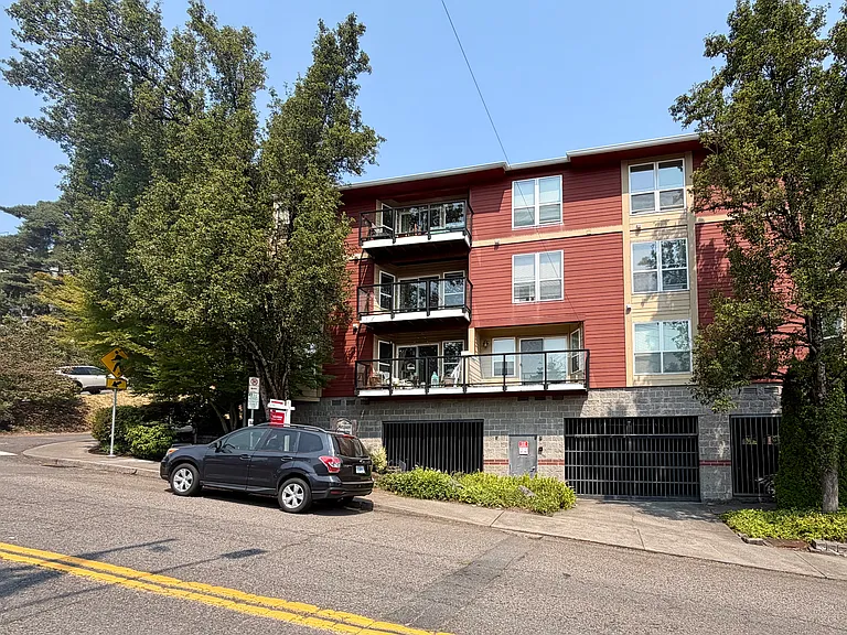 1033 SW Gibbs St #201 — Photo 16