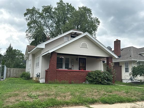 3rd image of 620 Deming St SE