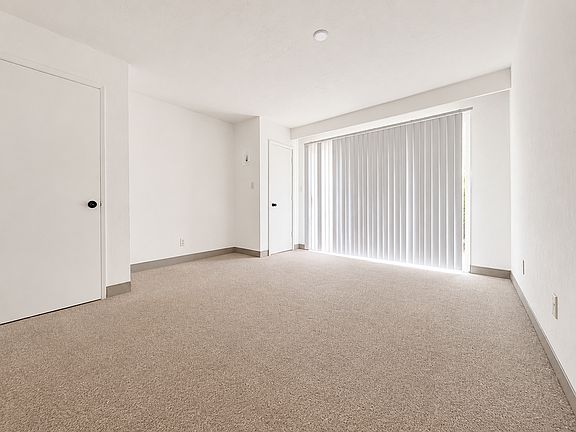 4th image of 921 Tennis Way
