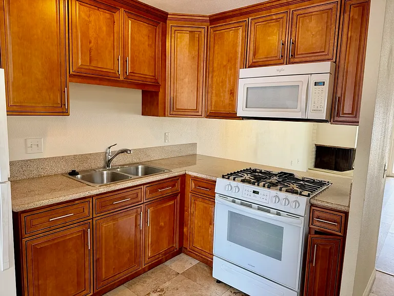 925 Grand Ave #925 — Photo 8
