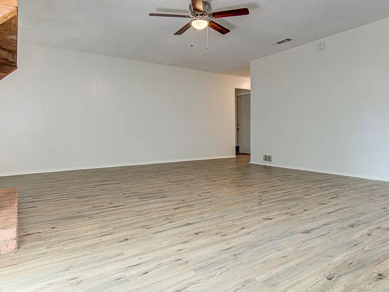 10105 Woodland Village Dr — Photo 4