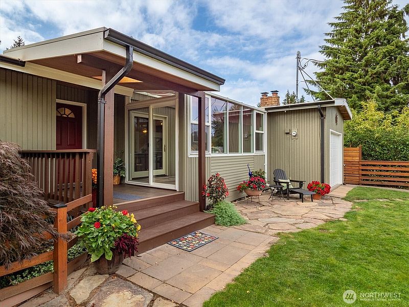 2nd image of 9626 Laurel Lane