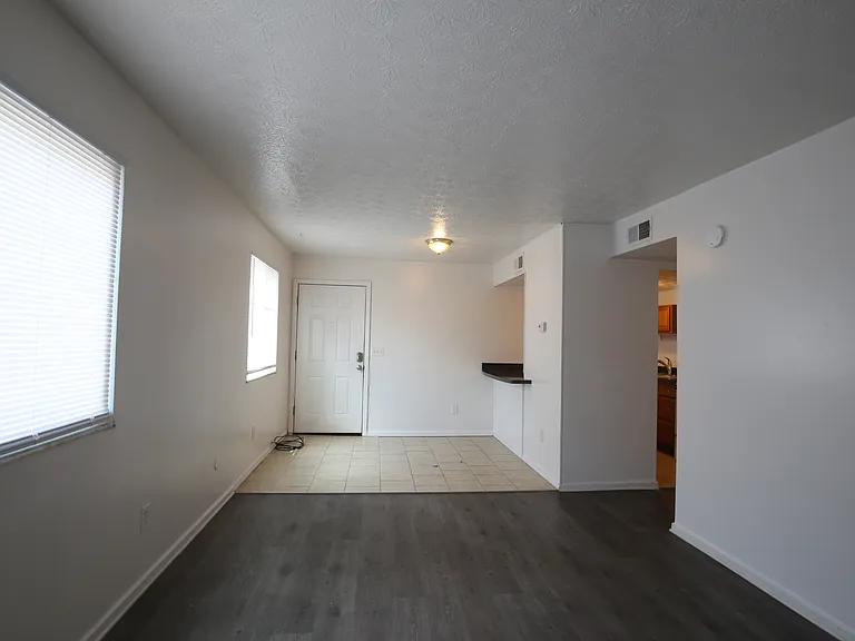 438 E Norwich Ave #D — Photo 1