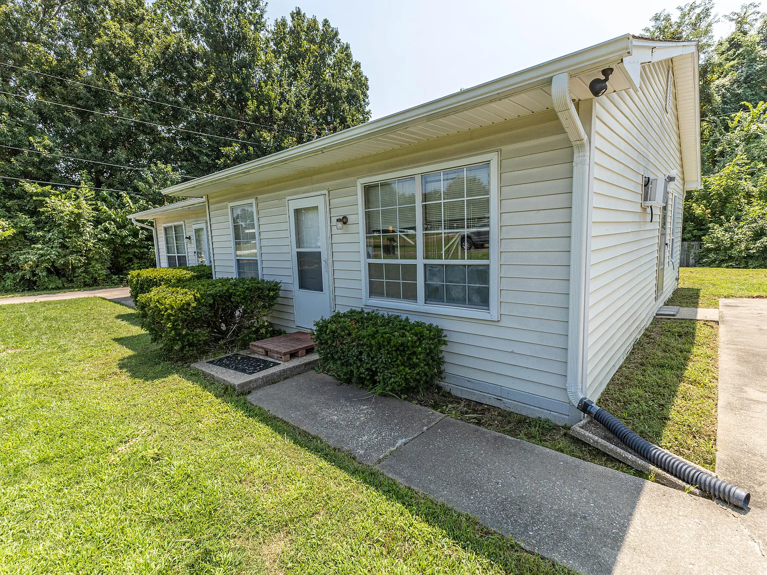 2 bed, 1.0 bath, 840 sqft, $1,000 — Photo 4