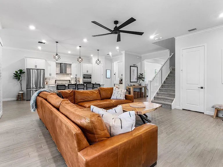 981 Castaway Ct — Photo 8