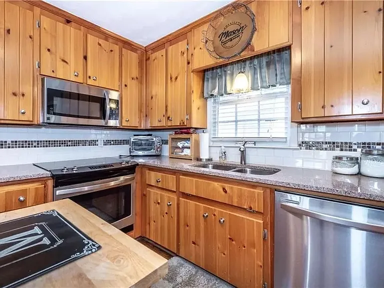 2347 Morgan Rd — Photo 2