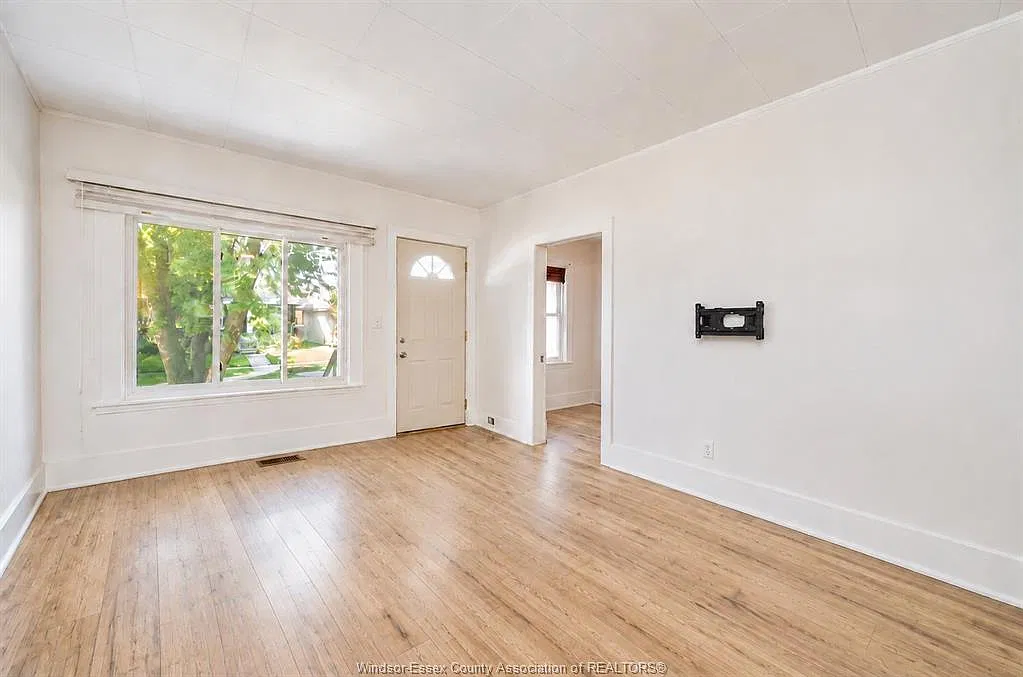 3 bed, $2,100 — Photo 4