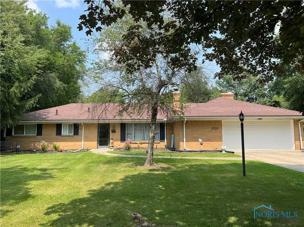 1928 W Crest Dr, Toledo, OH 43614