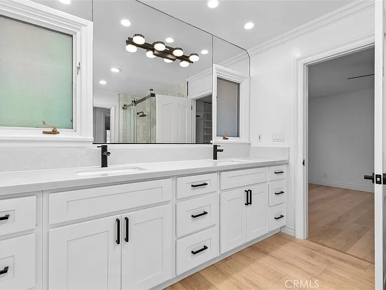 600 Cliff Dr — Photo 41