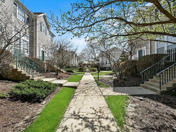 3rd image of 2447 Courtyard Cir Unit 7