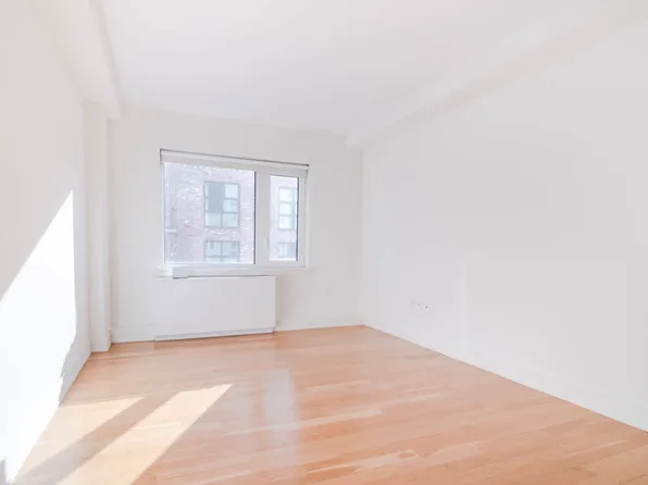 175 Kent Avenue image 20 of 39