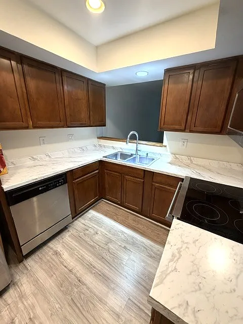 3 bed, 1850 sqft, $2,400 — Photo 2