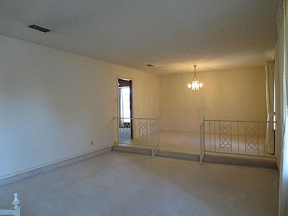 3rd image of 6400 King Arthur Ct