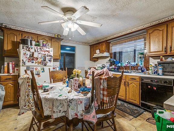 4th image of 15 Hanover Rd W