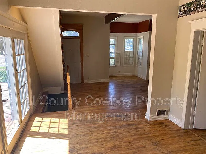 3 bed, 2.0 bath, 1685 sqft, $1,800 — Photo 4