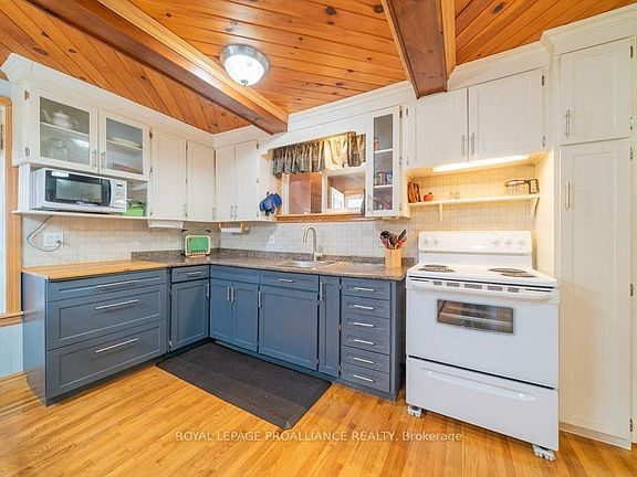 5th image of 1063 Perry Rd