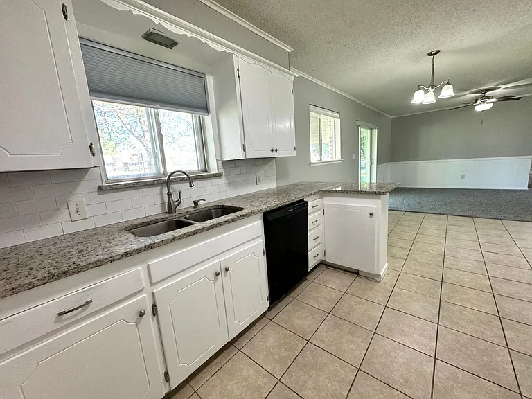 1105 N Fern Ave — Photo 10