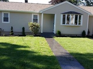 16 Oakwood Dr, Cranston, RI 02920