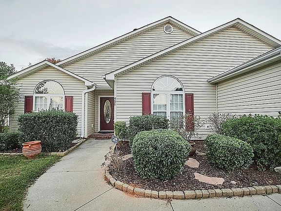 2nd image of 401 Kingfisher Dr