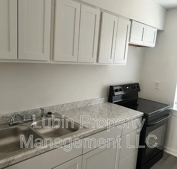 1699 Pendleton St #1 — Photo 8