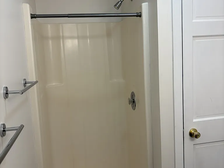 1343 Linden St #4 — Photo 6