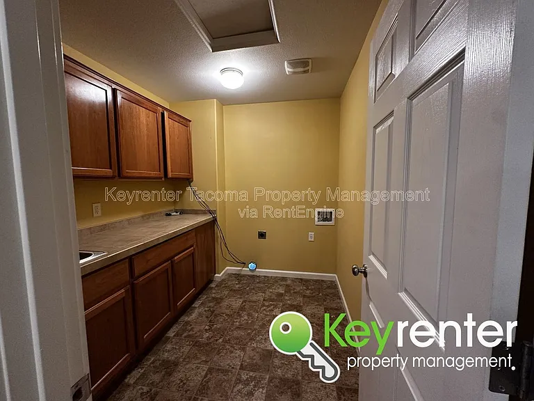 809 SE 9th Cir — Photo 12