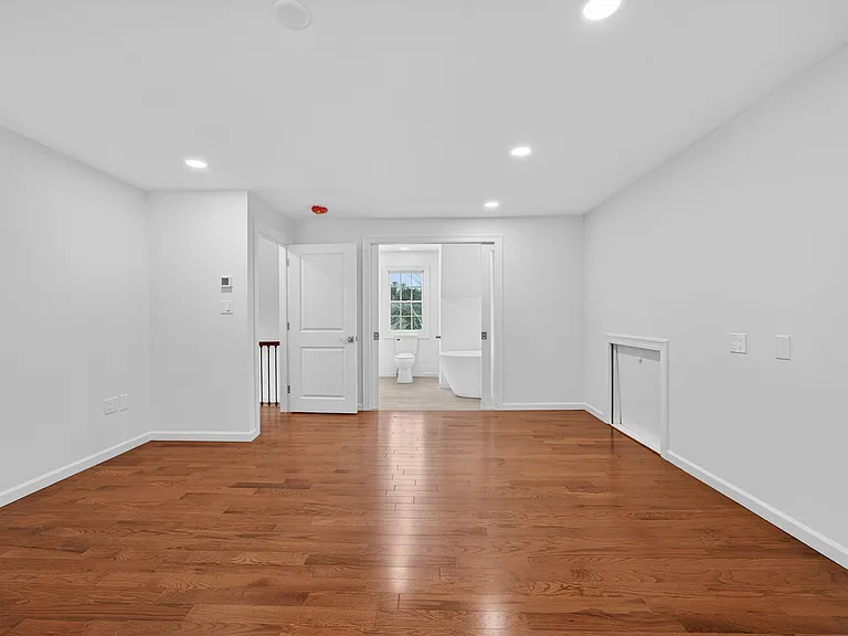 166 Londonderry Rd — Photo 10