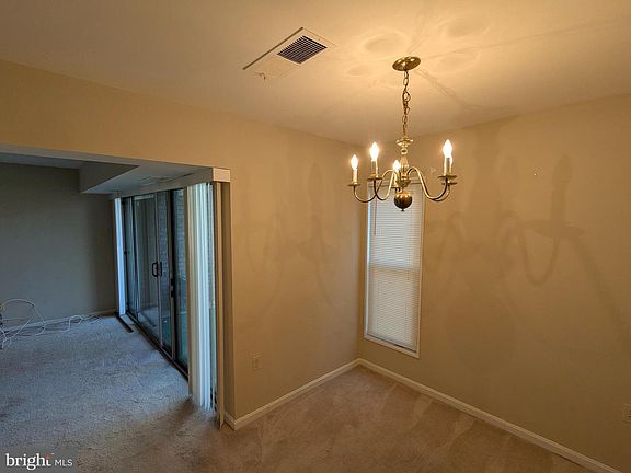 5th image of 15 Canterbury Sq APT 202