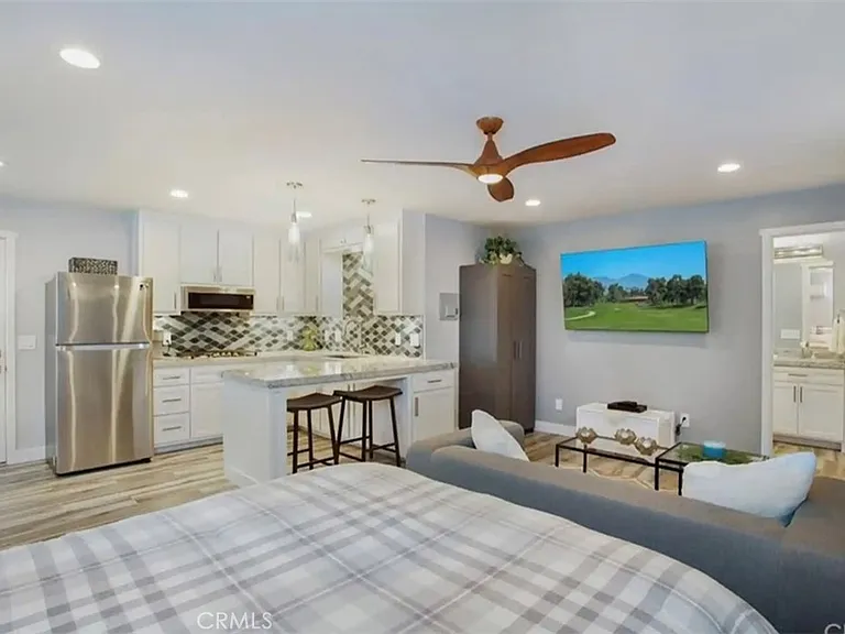 2559 Rimcrest Rd — Photo 2