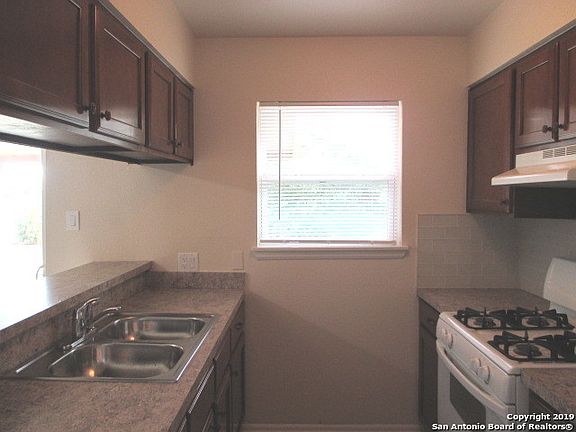 3rd image of 11601 Crooked Oaks Dr