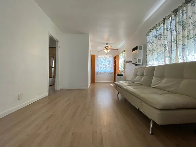 1044 Locust St — Photo 11